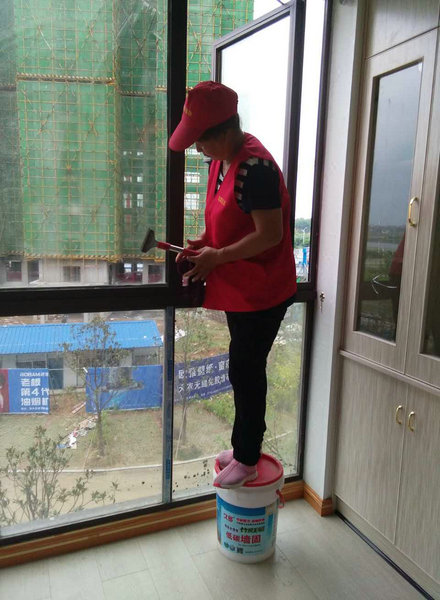 新房打扫中