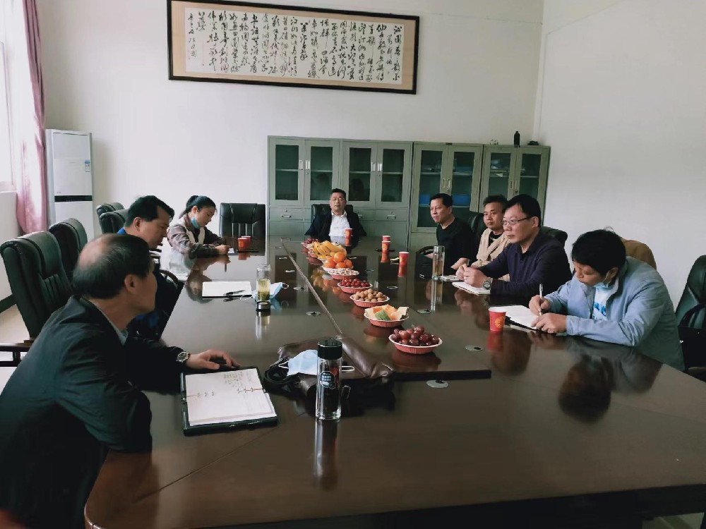 民政局长到养老院调研